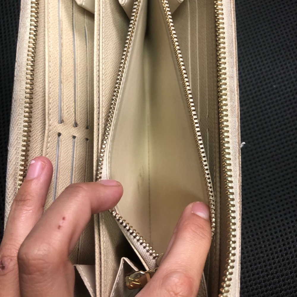 Louis Vuitton Wallet - Picture 6 of 7